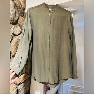 Equipment Femme Signature Silk Button Down Shirt. Size XS.